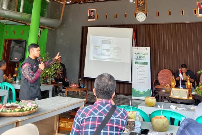 Studi banding Disperindag Kab Grobogan tentang pengolahan limbah organik terpadu pada Program Biogester di Kawasan Sehat Desa Suro Dompet Dhuafa.