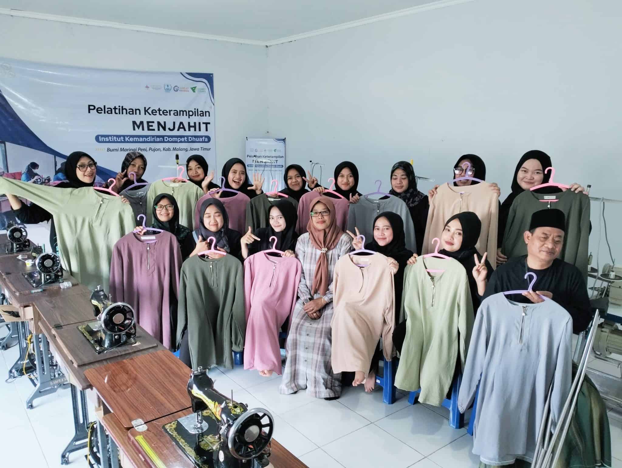 institut kemandirian1 dompet dhuafa Institut Kemandirian (IK) menggelar program Pelatihan Menjahit selama tiga bulan di Bumi Maringi Peni, Pujon, Malang.
