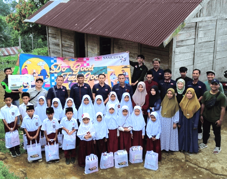 paket belajar dari samudera indonesia1 dompet dhuafa Pembagian paket School Kit dari Samudera Indonesia dan Dompet Dhuafa kepada siswa-siswi di daerah terpencil Lampung pada Minggu (27/10/2024).