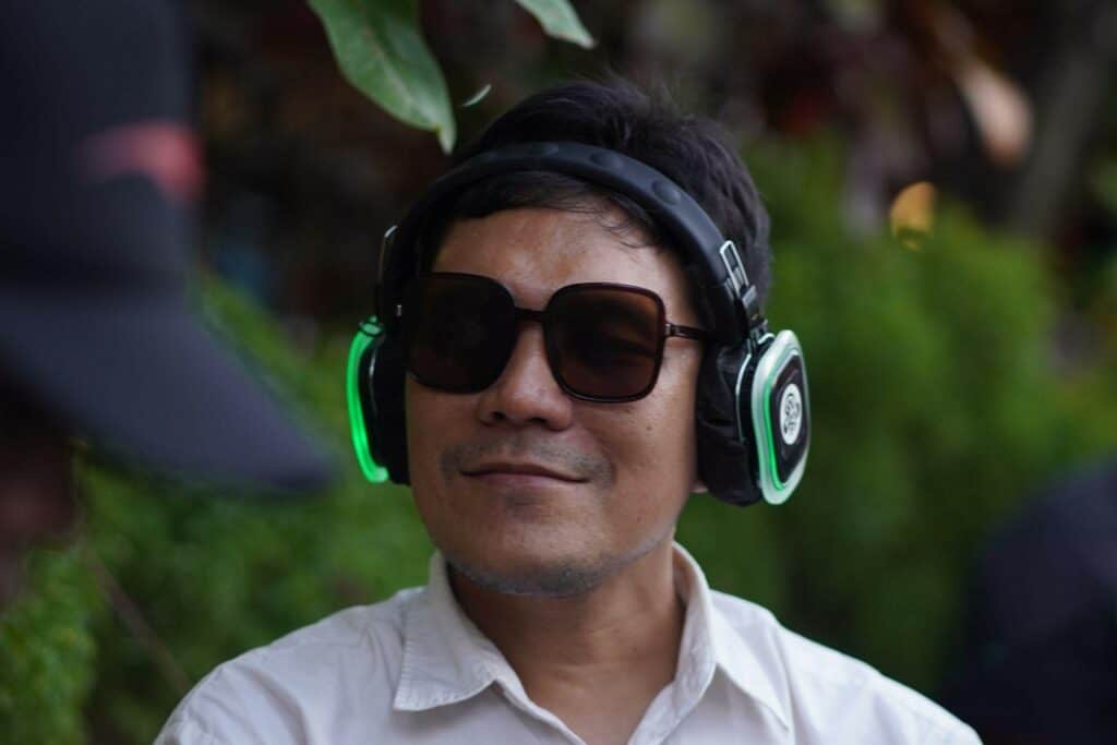 blind concert7 dompet dhuafa Para pengunjung saat menikmati pertunjukan musik oleh Panji Sakti.