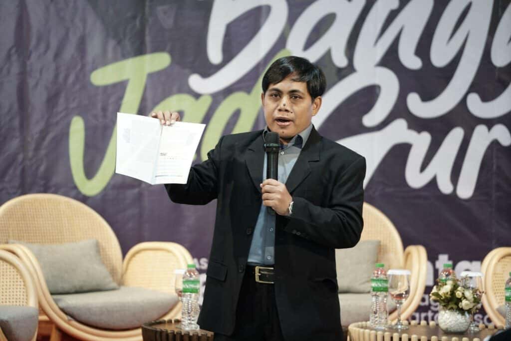 diskusi bangga jadi guru3 dompet dhuafa Agung Pardini menjelaskan tentang hasil penelitian dalam Policy Brief IDEAS edisi November 2024, di Gedung Antara Heritage Center (AHC), Jakarta Pusat, Selasa (26/11/2024).