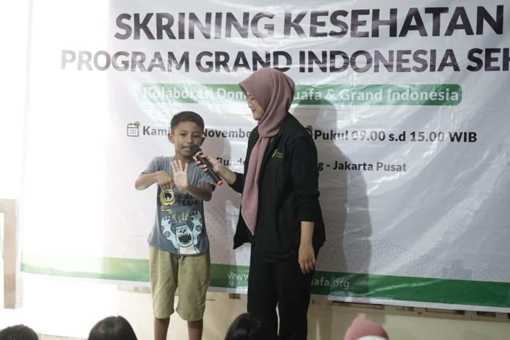 layanan kesehatan gratis2 dompet dhuafa Antusias anak-anak saat mempraktikan cara mencuci tangan yang baik dan benar.