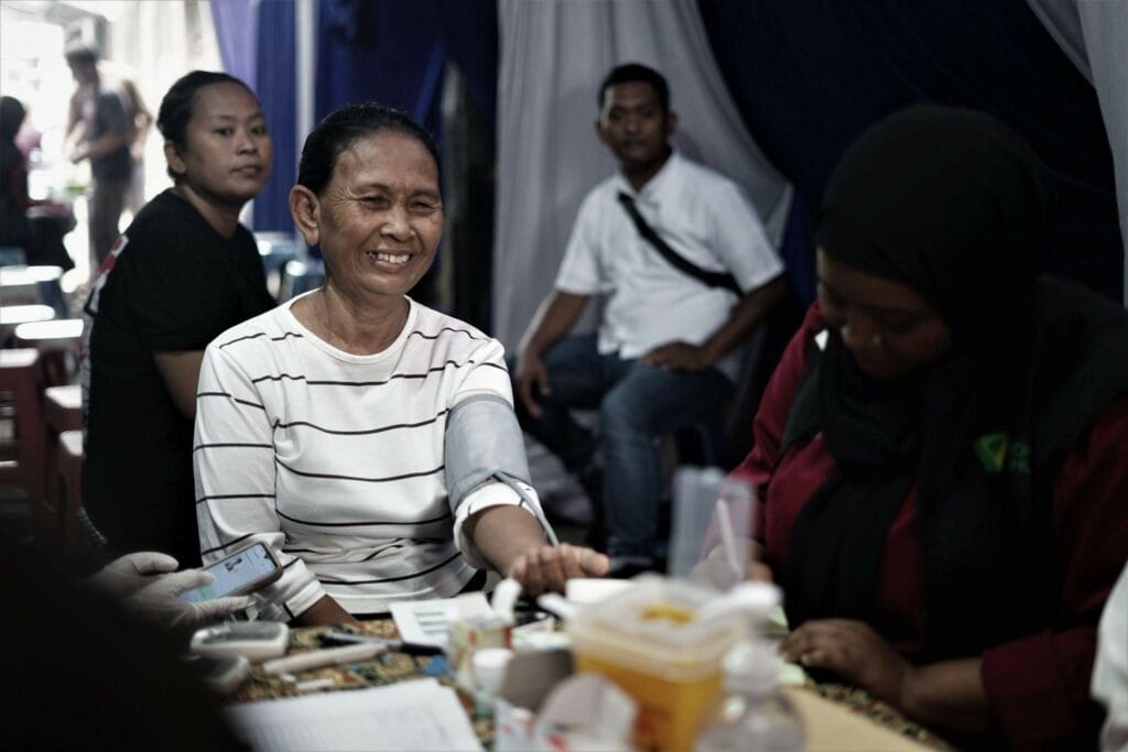 layanan kesehatan gratis7 dompet dhuafa Antusias warga Jati Bunder saat melakukan cek kesehatan gratis.
