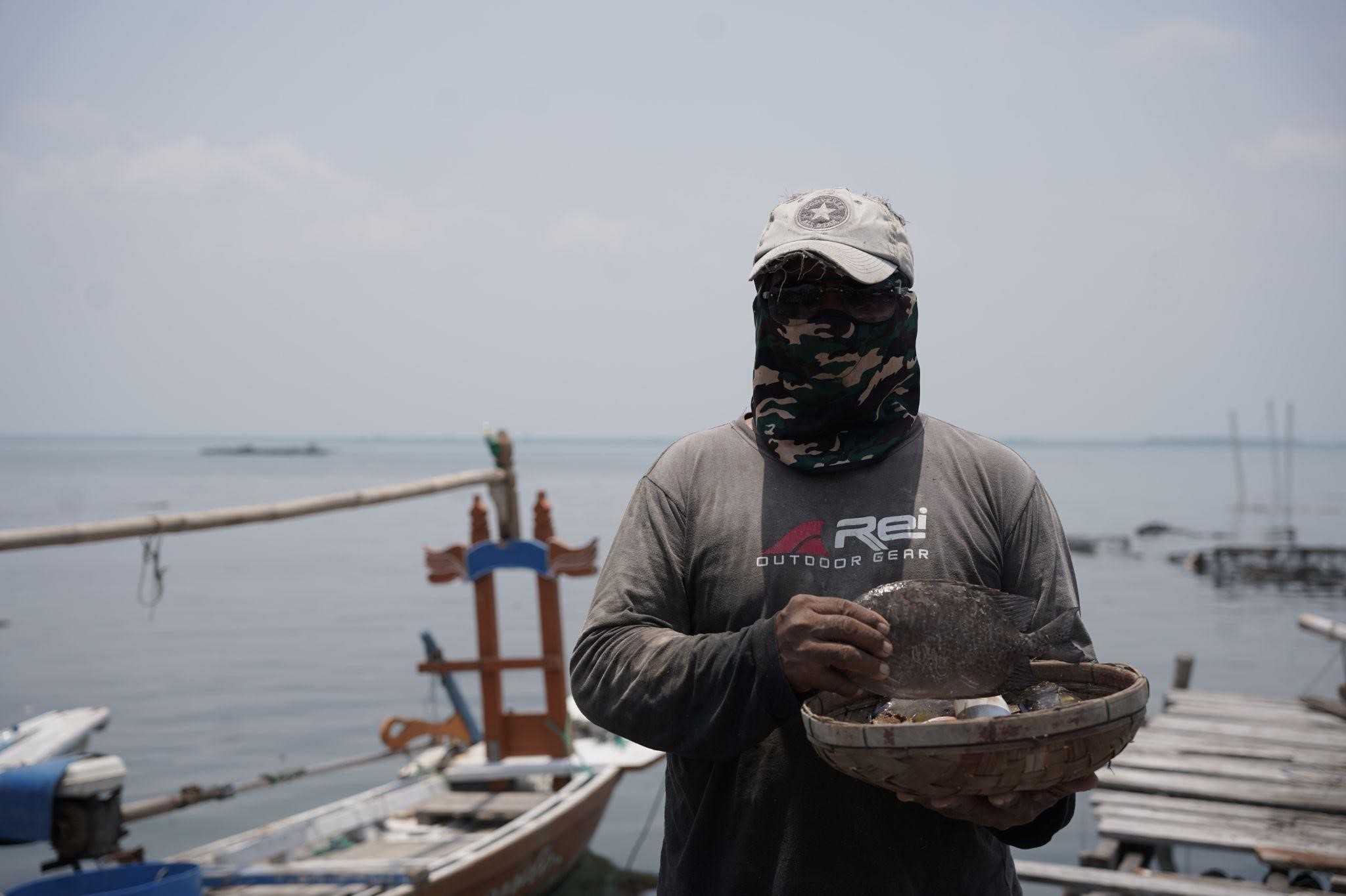 operasi katarak gratis6 dompet dhuafa Usai operasi katarak, sebagaimana saran dokter, Sudirman mulai giat untuk selalu memakai pelindung dari paparan sinar matahari ketika pergi ke laut.