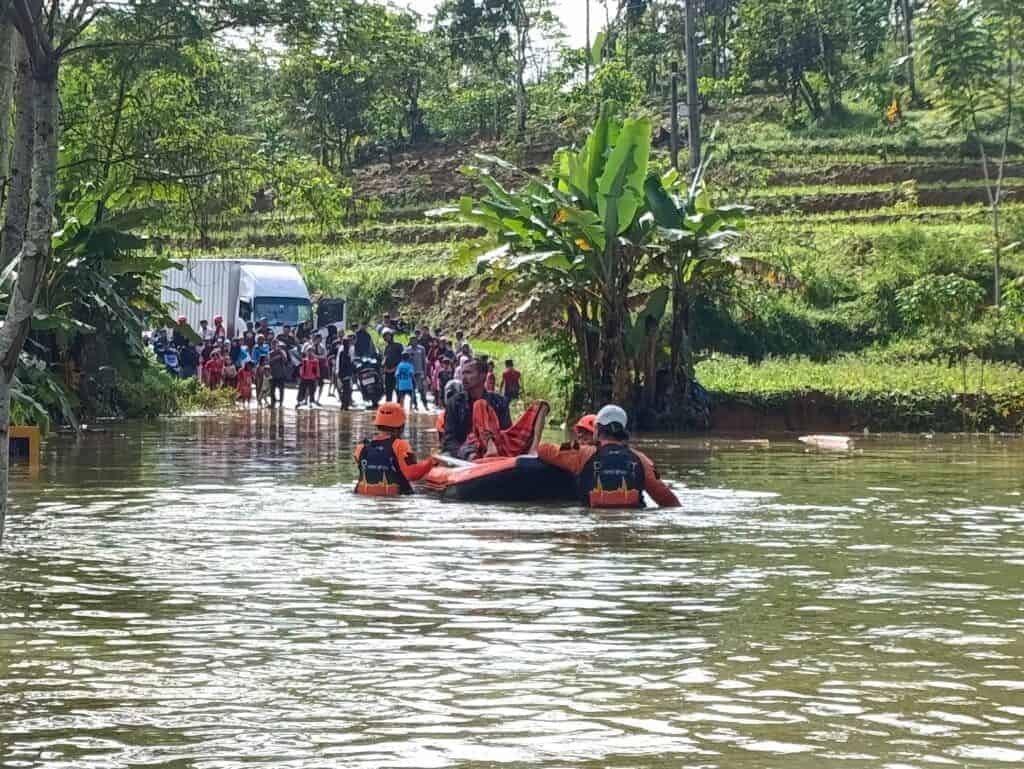 banjirsukabumi2 dompet dhuafa