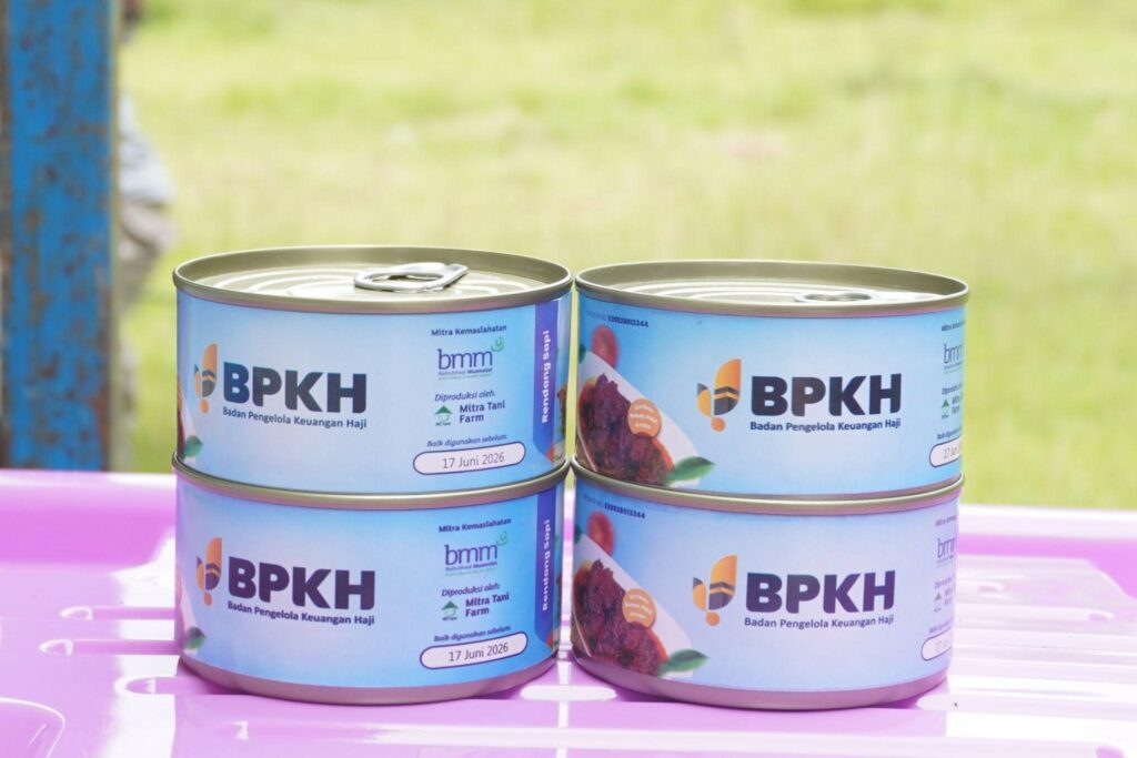 bantuan banjir longsor dan pergeseran tanah di cianjur7 dompet dhuafa Daging rendang yang diolah menjadi makanan kaleng agar tetap tahan lama di kondisi terdampak bencana berhasil disalurkan kepada warga Kecamatan Kadupandak, Cianjur, Jawa Barat.