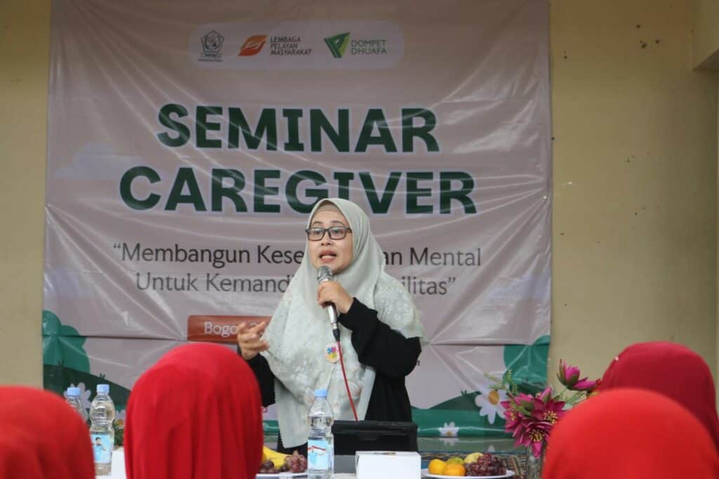 caregiver disabilitas8 dompet dhuafa Ayuna Eprilisanti, M.Psi., Psikolog, SAP-K, yang membawakan materi tentang dukungan kesehatan mental bertema “Penerimaan Orang Tua Anak Berkebutuhan Khusus” dalam Seminar Caregiver yang diselenggarakan oleh LPM Dompet Dhuafa, pada Kamis (28/11/2024) di Citeureup, Kab. Bogor.