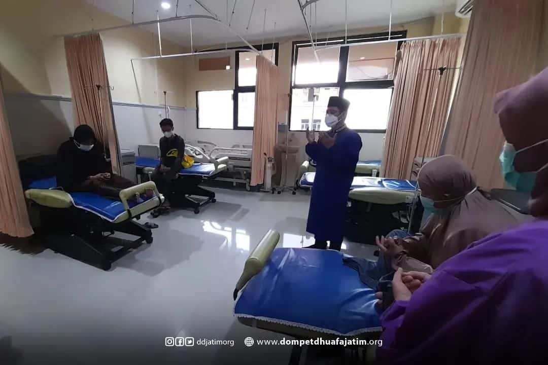 ddjatimgandengrshajisurabayauntukoptimalisasilayanankesehatanrohani2 dompet dhuafa