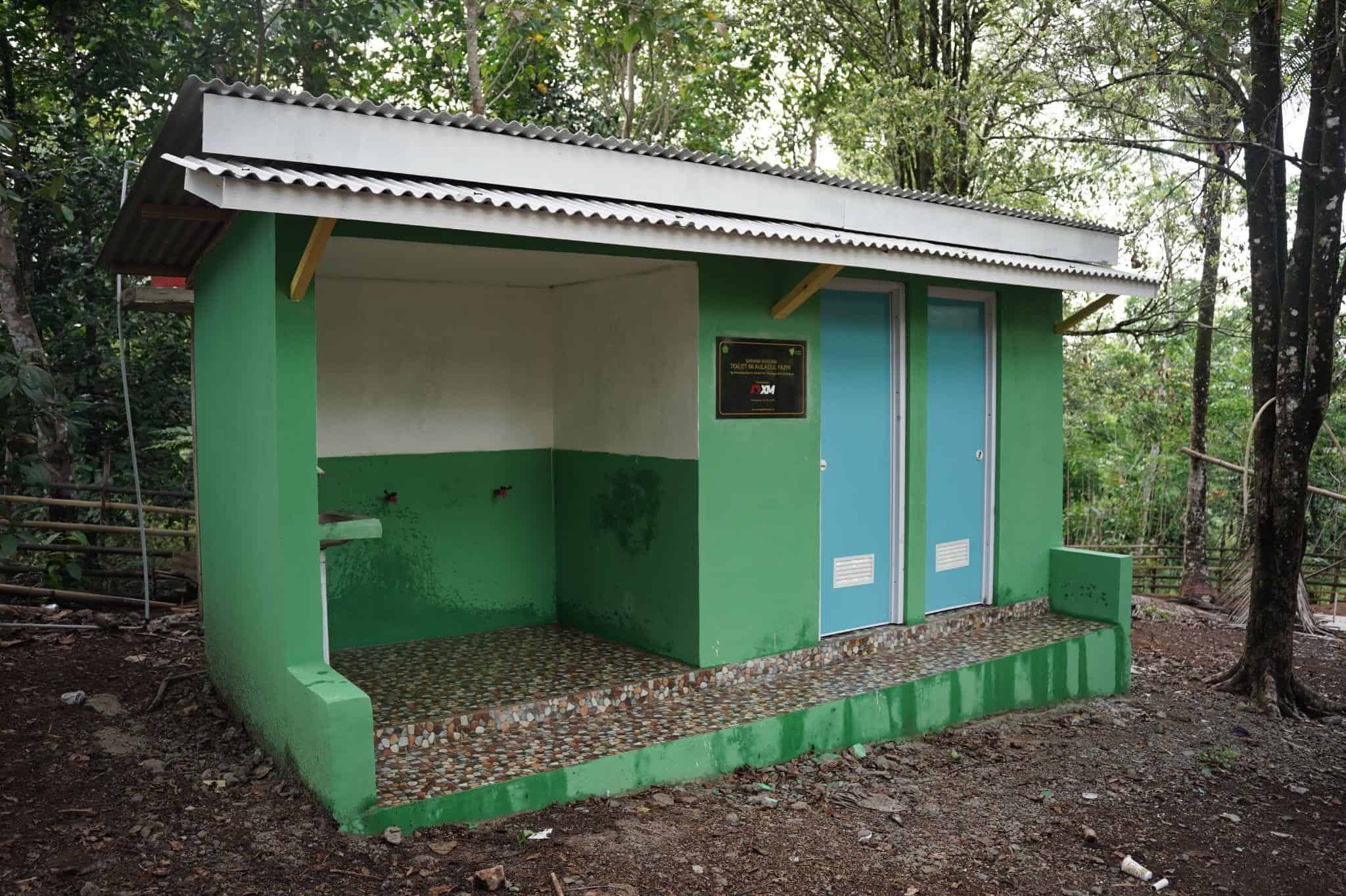 fasilitas baru mi auladul fajri1 dompet dhuafa Toilet, wastafel, dan tempat wudu yang sudah berdiri kokoh hasil kolaborasi Dompet Dhuafa dan XM Indonesia.