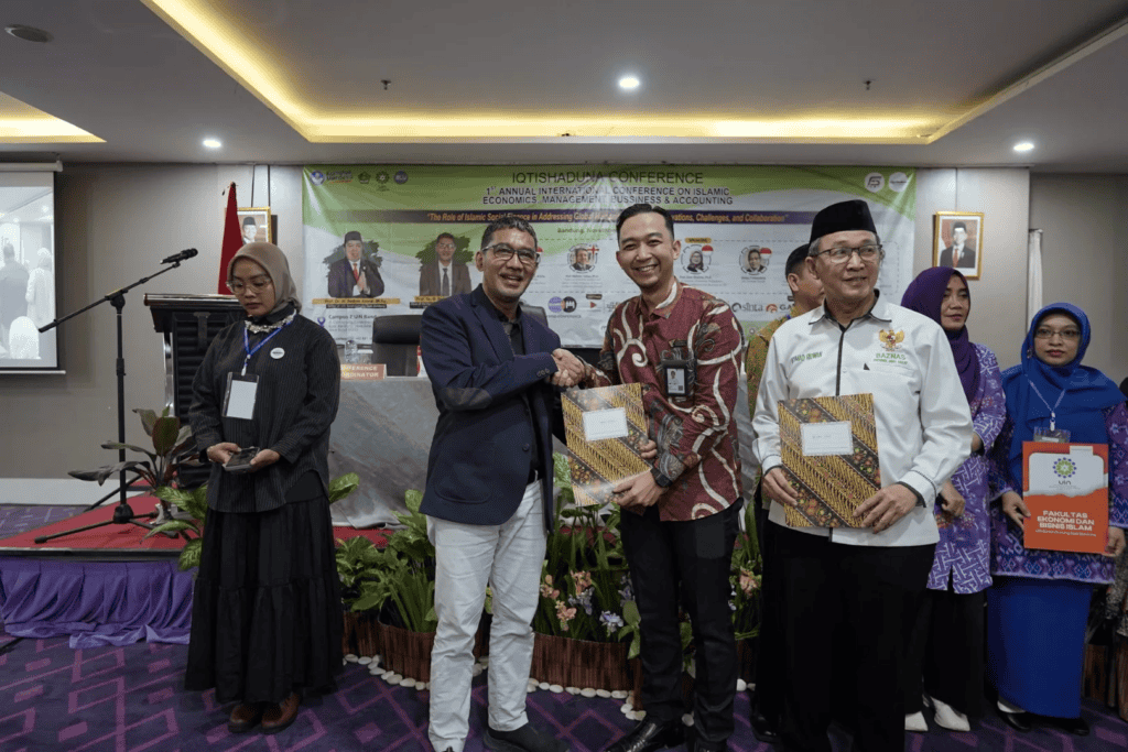 konferensi internasional ekonomi islam bandung2 dompet dhuafa Dompet Dhuafa dalam Iqtishaduna International Conference, konferensi ekonomi internasional yang diselenggarakan oleh FEBI UIN Sunan Gunung Djati Bandung.