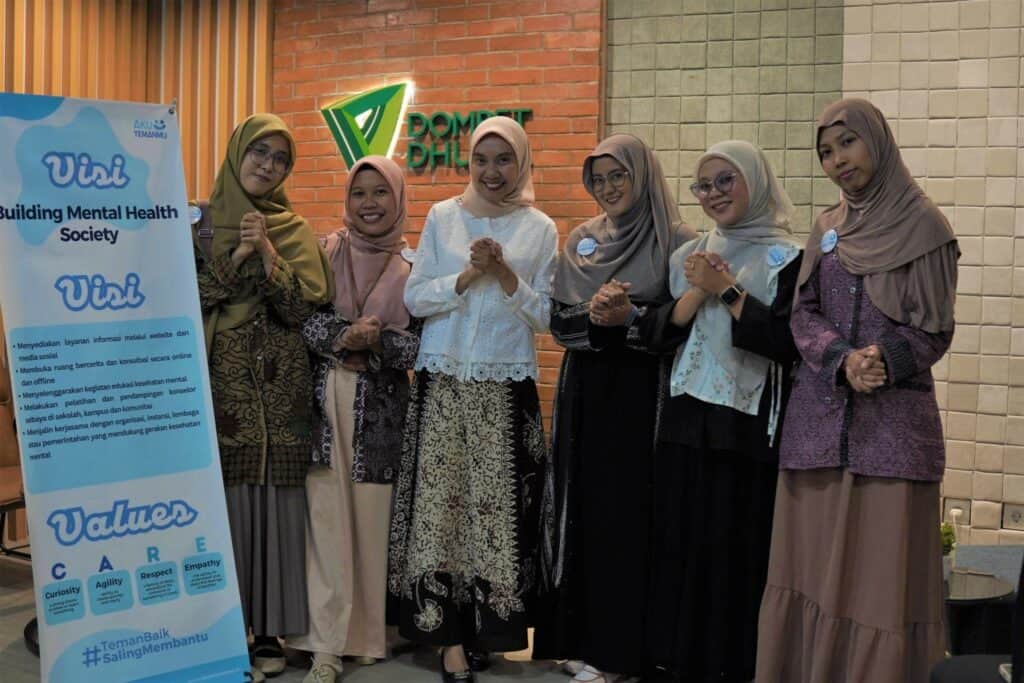 Para konselor sebaya yang turut hadir dalam peresmian program Aku Temanmu sebagai program untuk mendukung kesehatan mental masyarakat, Rabu (18/12/2024) di Sasana Budaya Rumah Kita, Jakarta Selatan.
