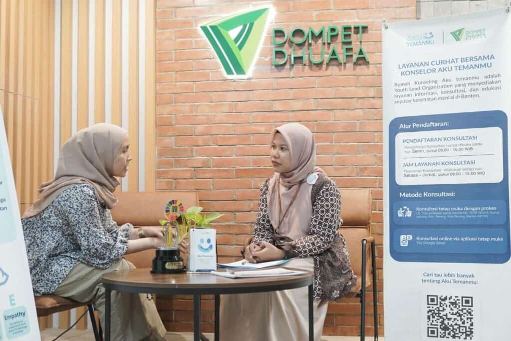 Sesi konsultasi salah satu peserta bersama Konselor Sebaya pada program Aku Temanmu Dompet Dhuafa, Rabu (18/12/2024) di Sasana Budaya Rumah Kita, Jakarta Selatan.