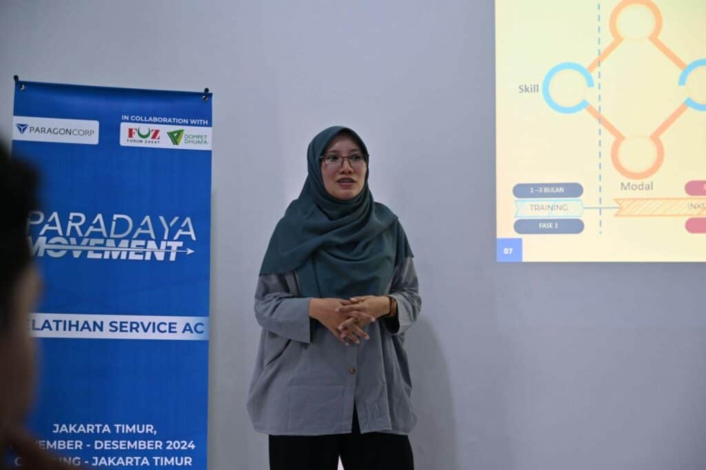 pelatihan service ac2 dompet dhuafa Supervisor Program Development Institut Kemandirian, Tirta Rahayu dalam pemaparan nilai kelembagaan di Kampus Institut Kemandirian Satelit Depok, Jum’at (29/11/2024).