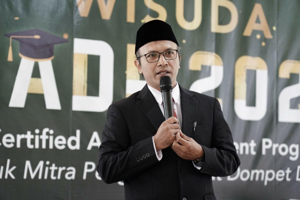 wisuda cadp7 dompet dhuafa Sebagai peserta terbaik, Heri Sukamto memberikan kesan dan pesan pada wisuda Certified Amil Development Program (CADP) 2024 di Aula Zona Madina, Bogor, Jawa Barat, Rabu (18/12/2024).