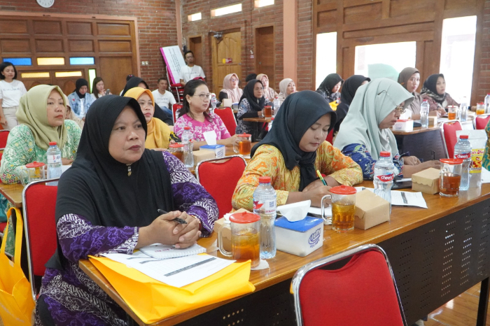 fotojet 2 dompet dhuafa Eks Pekerja Migran Indonesia perempuan di Jawa Tengah antusias mengikuti acara "Literasi untuk Negeri & Dukungan Chubb Life Indonesia untuk Perempuan dan Pegiat UMKM".