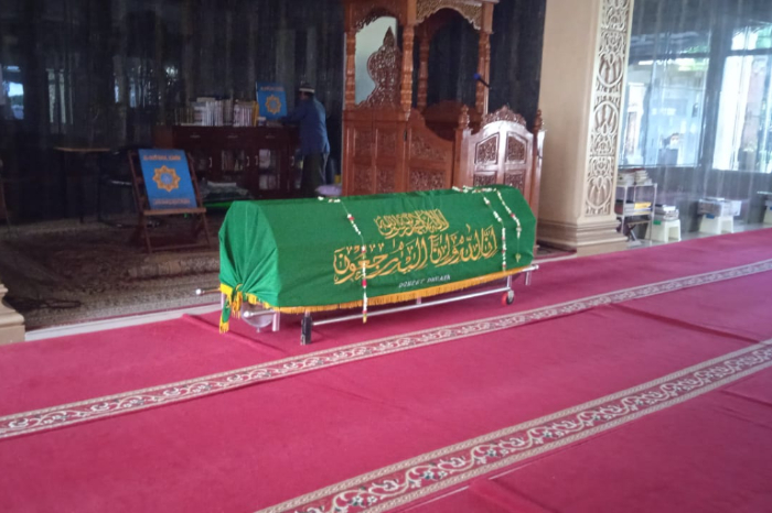 fotojet 4 dompet dhuafa Jenazah terlantar dan tidak diakui keluarga karena semasa hidup serakah dengan harta warisan orang tua.