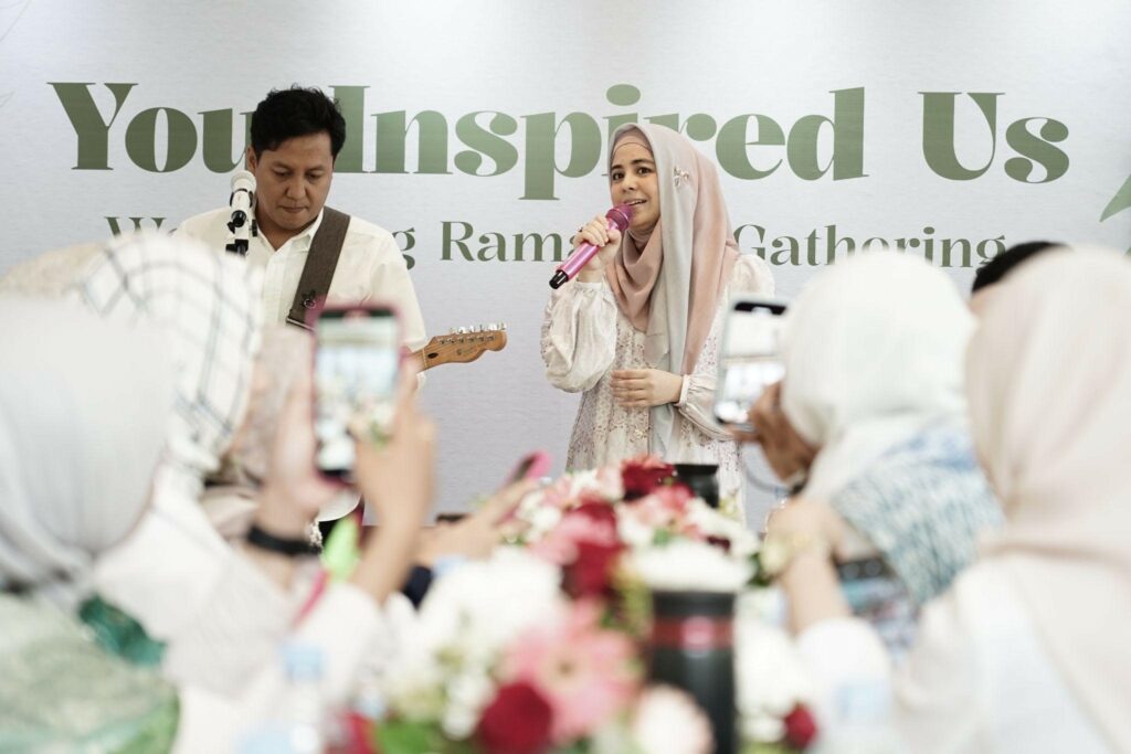 gathering ramadan3 dompet dhuafa Risty Tagor bersama Ang Sharly, saat membuka acara Welcoming Ramadan Gathering dengan penampilan yang ciamik membawakan dua buah lagu.