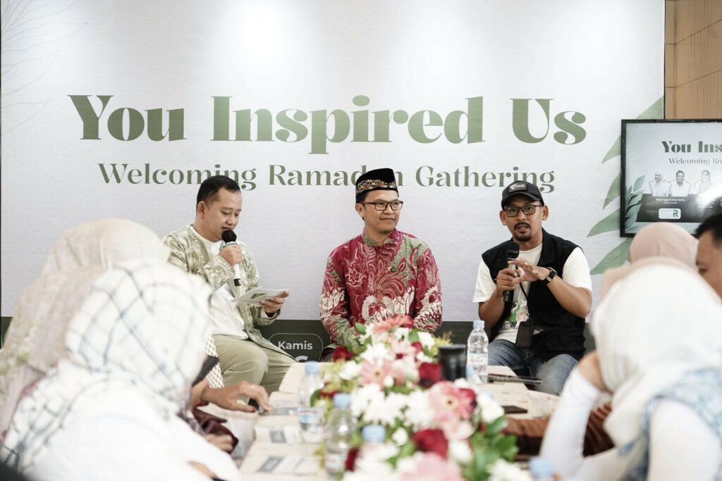 gathering ramadan5 dompet dhuafa (Kiri ke kanan) Oghel Zulvianto, Ustaz Ahmad Pranggono, dan Andriansyah saat memaparkan program-program Ramadan Dompet Dhuafa dalam Talkshow Inspiring Ramadan, Kamis (16/1/2024).