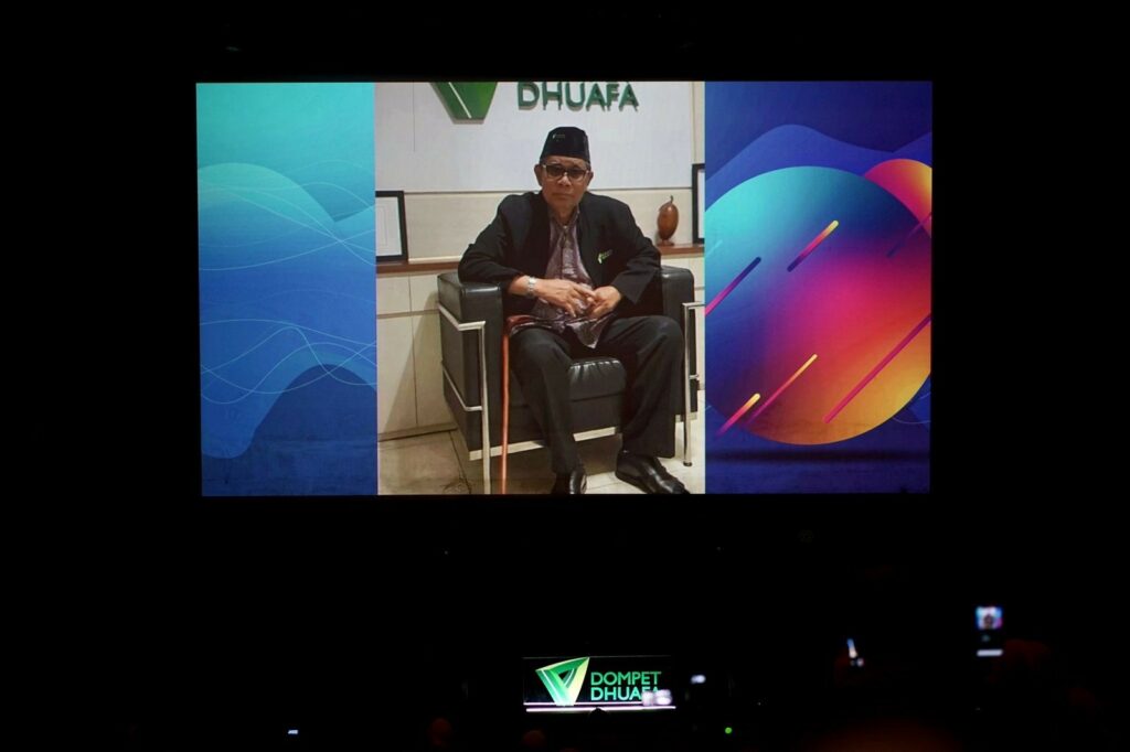 Inisiator dan Ketua Dewan Pembina Dompet Dhuafa, Parni Hadi, menyampaikan sambutannya di panggung I-HitS 2024 di Usmar Ismail Hall Jakarta Selatan, Kamis (23/01/2025).