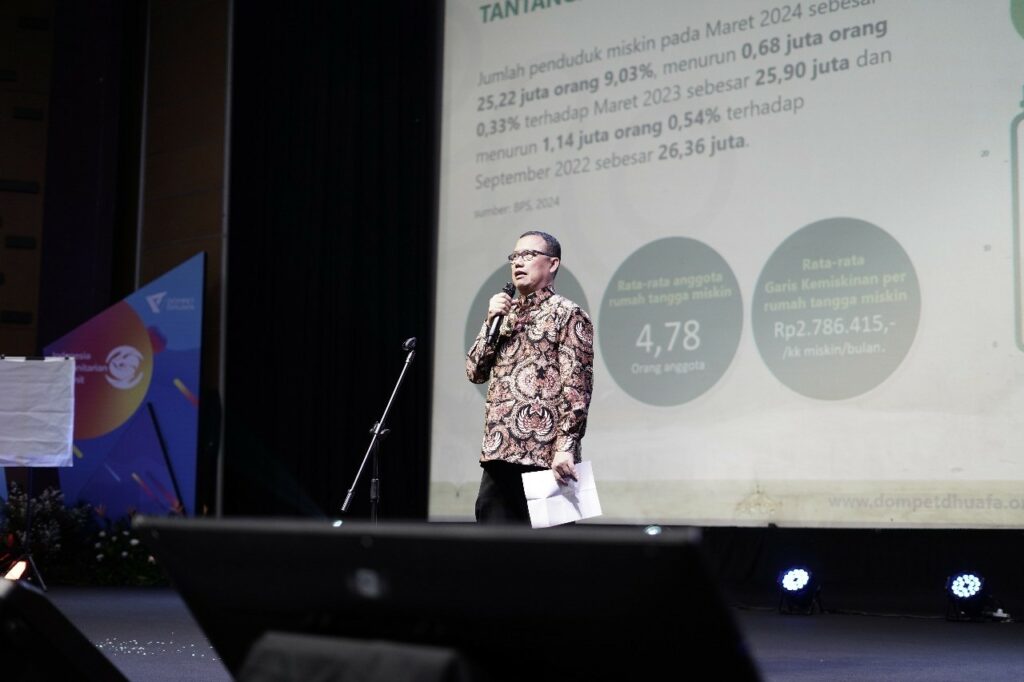 Ketua Dewan Pengurus Dompet Dhuafa, Ahmad Juwaini, dalam sesi pemaparan Public Expose kinerja Dompet Dhuafa sepanjang 2024 di panggung I-HitS 2024 di Usmar Ismail Hall Jakarta Selatan, Kamis (23/01/2025).