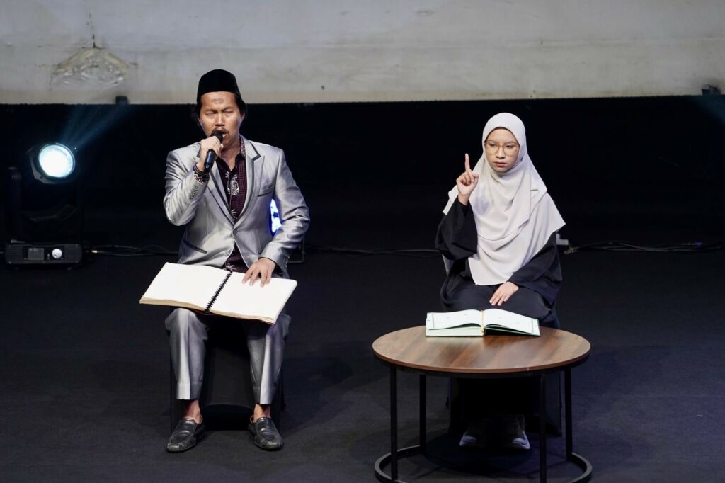 Tilawah tunanetra dan bahasa isyarat oleh Sapto Wibowo dan Amatul Basimah binaan Corps Dai Dompet Dhuafa (Cordofa) membuka panggung I-HitS 2024 di Usmar Ismail Hall Jakarta Selatan, Kamis (23/01/2025).