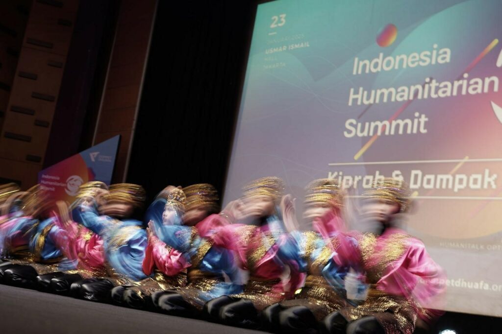 Pentas seni Tari Saman oleh siswi-siswi SLB Mekarsari Cibinong binaan LPM Dompet Dhuafa di panggung I-HitS 2024 di Usmar Ismail Hall Jakarta Selatan, Kamis (23/01/2025).