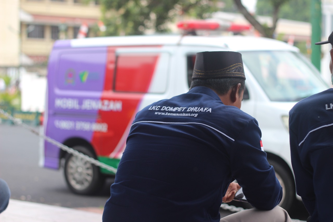 kisahsigitawalbencanamenyeretnyakelayananjenazah1 dompet dhuafa