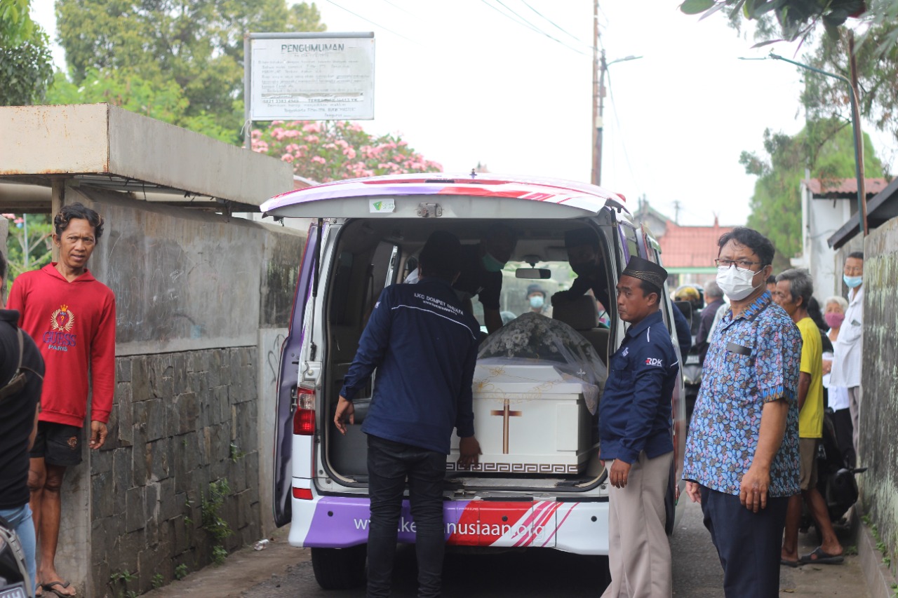 kisahsigitawalbencanamenyeretnyakelayananjenazah3 dompet dhuafa