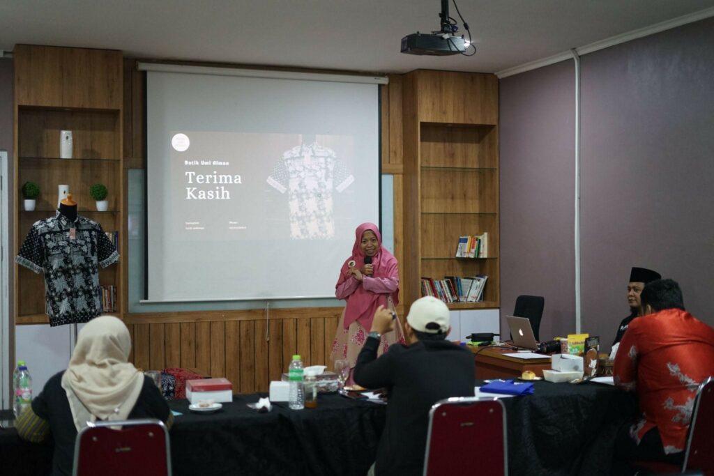 womenpreneur growth academy4 dompet dhuafa Antusiasme tinggi dari para peserta untuk mengikuti sesi presentasi dan wawancara dalam Program WGA oleh KLC Dompet Dhuafa dan KBUU.