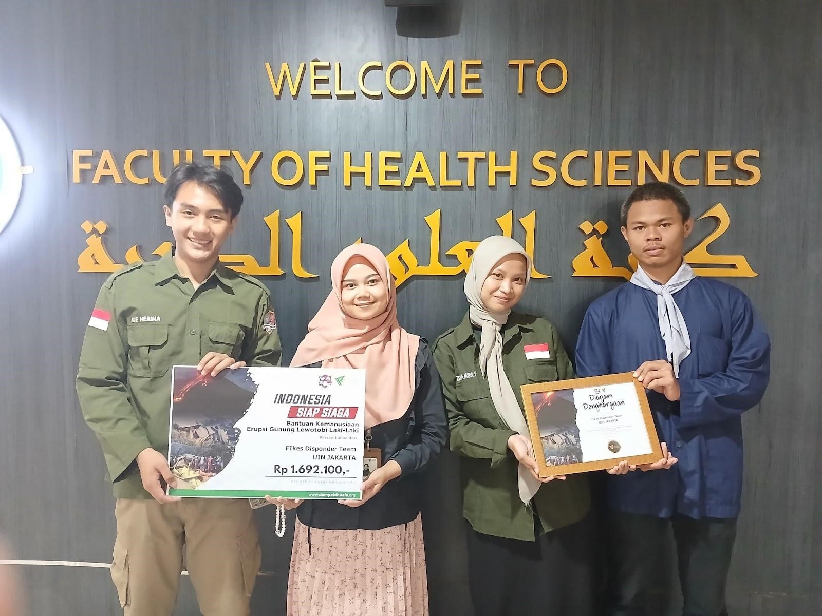 bantuan untuk penyintas erupsi gunung lewotobi lakilaki1 dompet dhuafa Mahasiswa Fakultas Kesehatan, Disaster Responder Team (FDT), UIN Jakarta, menyalurkan dana sosial melalui Dompet Dhuafa untuk membantu para penyintas erupsi Gunung Lewotobi Laki-Laki di NTT.