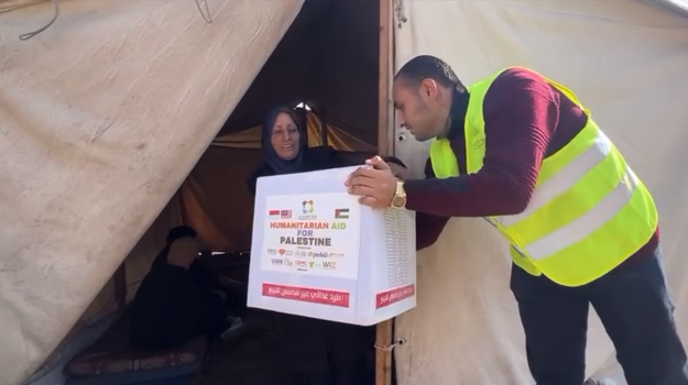 bantuan untuk palestina dompet dhuafa Melalui mitra setempat, Dompet Dhuafa menyalurkan bantuan paket makanan pokok kepada masyarakat Gaza di kamp-kamp pengungsian, Selasa (21/01/2025).