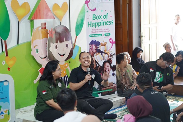 Ridwan Munajad, Ketua IHGMA DIY memberi sambutan dan semangat untuk para penyintas kanker anak dalam kegiatan “Box of Happines” pada Jum’at (14/02/2025).