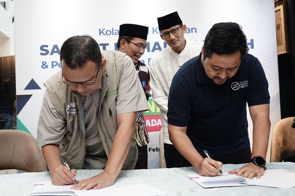 Penandatanganan Kerja Sama antara Dompet Dhuafa dan Yayasan Setara Indonesia sebagai Mitra Pengelola Zakat (MPZ) Dompet Dhuafa oleh Ahmad Juwaini selaku Ketua Pengurus Yayasan Dompet Dhuafa Republika dan Roestandi Tsamanov sebagai Ketua Yayasan Indonesia Setara.