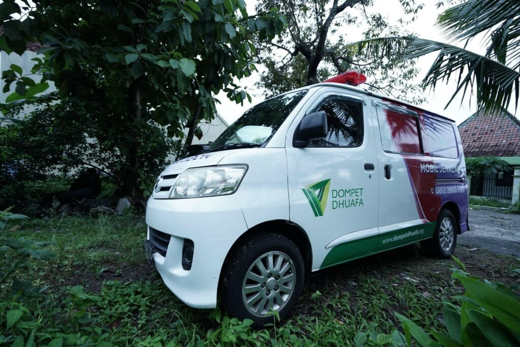 rumah singgah4 dompet dhuafa Mobil ambulans bersiaga di Shelter Sehati Rumah Singgah Pasien Dompet Dhuafa Yogyakarta.
