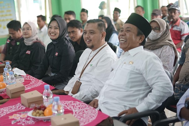 wakaf sumur air2 dompet dhuafa Sosialisasi mengenai kehadiran Sumur Air sebagai salah satu program wakaf oleh Dompet Dhuafa dan Samudera Peduli di Kantor Desa Cupang, Kecamatan Gempol, Cirebon pada Rabu (19/2/2025).