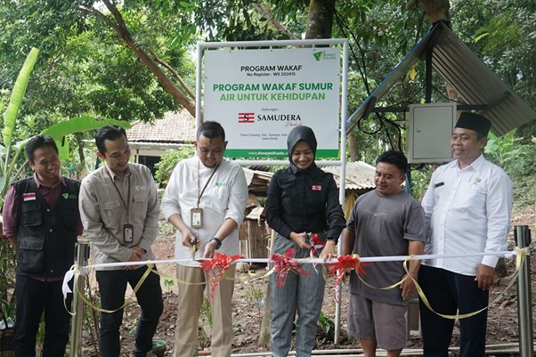 wakaf sumur air4 dompet dhuafa Tim Dompet Dhuafa dan Samudera Peduli meresmikan lokasi pertama Sumur Air di Desa Cupang, Kecamatan Gempol, Cirebon, Jawa Barat pada Rabu (19/2/2025).