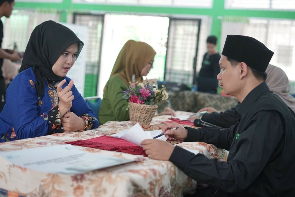 alquran isyarat10 dompet dhuafa Ujian untuk sertifikasi pengajaran Al-Qur’an Isyarat di Aula SLB Pembina Pekanbaru pada Kamis (13/2/2025).