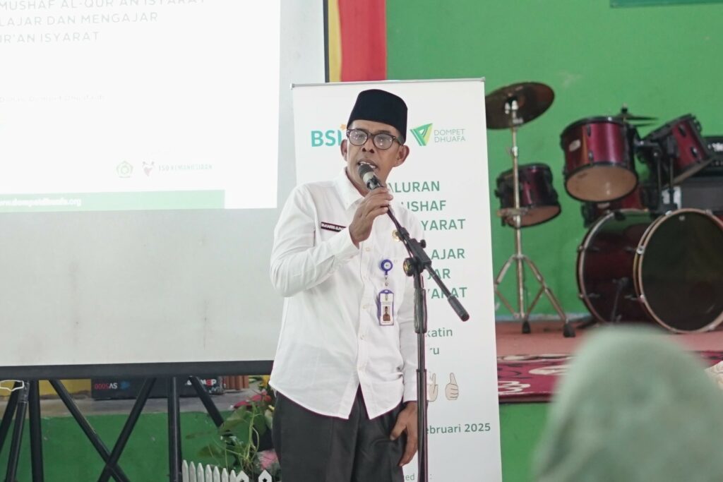 alquran isyarat3 dompet dhuafa Sambutan Ketua Musyawarah Kerja Kepala Sekolah (MKKS) turut hadir mengapresiasi pelatihan Al-Qur’an Isyarat pada Rabu (12/2/2025) di Aula SLB Pembina Pekanbaru.