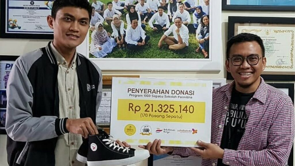 kisah alumni bakti nusa6 dompet dhuafa Penyerahan donasi program 1.000 sepatu sekolah untuk yatim dan dhuafa di Thailand, tahun 2018.