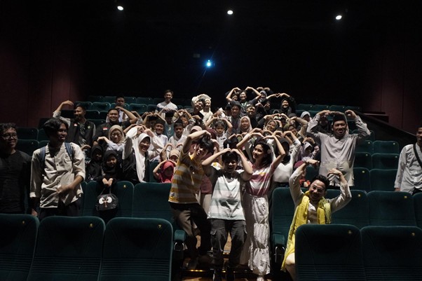 aiman ricky dan risty tagor belanja bareng yatim2 dompet dhuafa Berkolaborasi dengan Visinema Studio, anak-anak yatim menonton premiere film “JUMBO”, sebagai film animasi Indonesia pertama yang akan dirilis secara global di 17 negara.