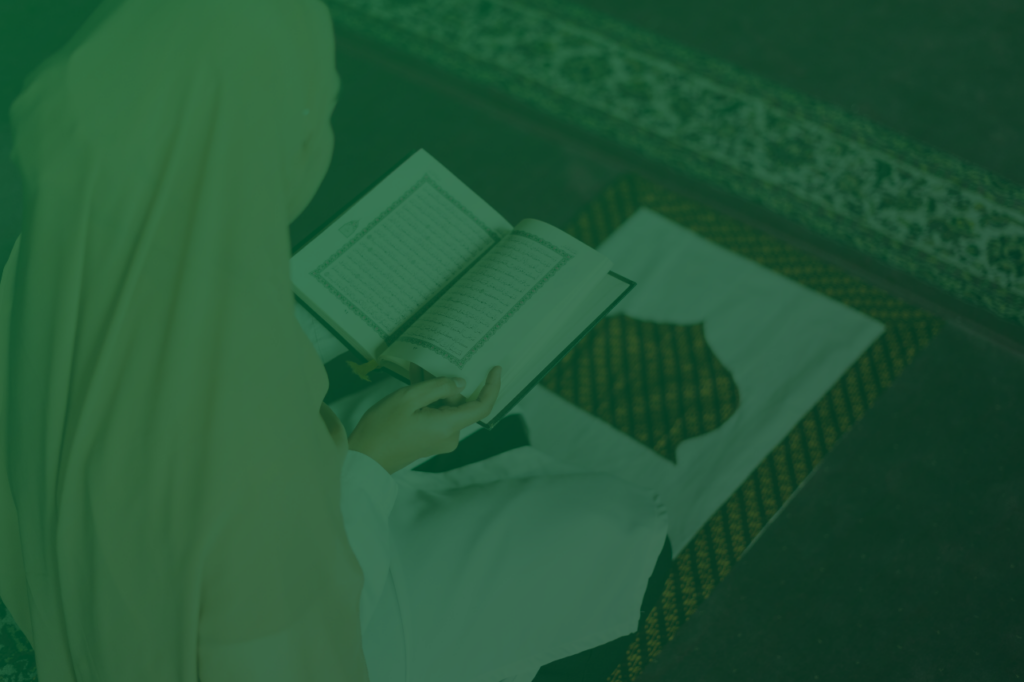 Mengaji, salah satu amalan sunah bulan Ramadan yang dianjurkan karena pahala yang didapatkan berlipat ganda