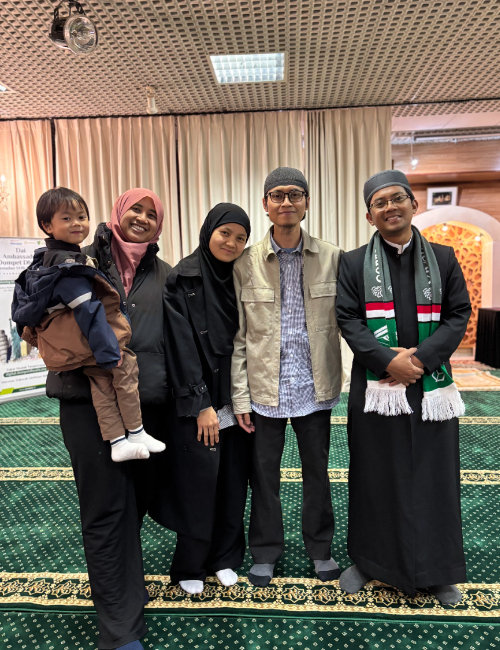 dai ambassador 2025 penugasan prancis 4 dompet dhuafa Ustaz Ahmad Zulfiqar bersama jemaah WNI dan diaspora Paris, Prancis.