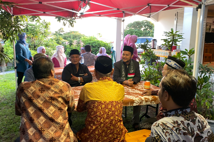 dai ambassador dompet dhuafa di kaledonia baru 1 dompet dhuafa Dai Ambassador Dompet Dhuafa, Ustaz Basyir Arif, bersama umat muslim Jawa di Kaledonia Baru.