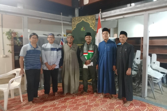 dai ambassador penugasan australia 5 dompet dhuafa Dai Ambassador Dompet Dhuafa 2025, Ustaz Abdul Wahid Azhari Ritonga, bersama para jemaah di Masjid IMCQ.