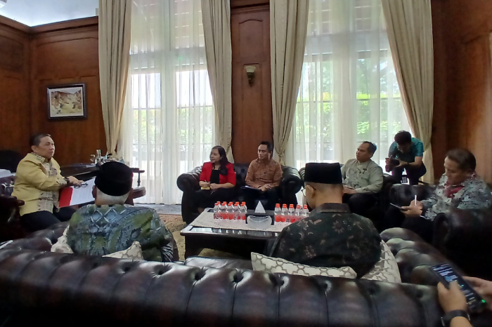 diskusi dengan wamenlu ri 1 dompet dhuafa Disuksi perihal pembangunan Islamic Centre di Kota Osijec, Kroasia, bersama lembaga-lembaga filantropi Islam Indonesia di kompleks Kementerian Luar Negeri RI, Senin (10/03/2025).