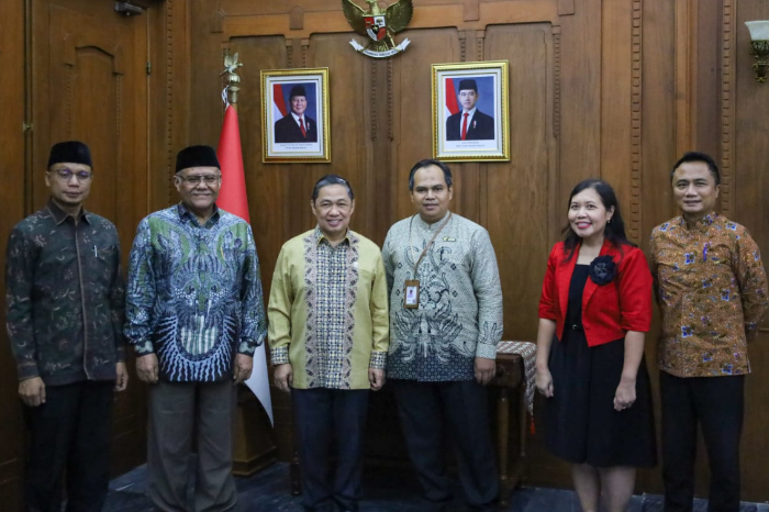 Dompet Dhuafa hadiri undangan Wakil Menteri Luar Negeri, Anis Matta, untuk berdiskusi perihal pembangunan Islamic Centre di Kroasia.