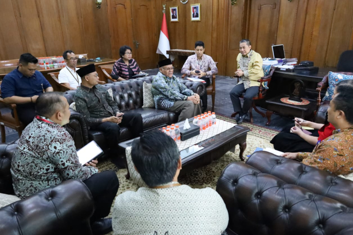 diskusi dengan wamenlu ri 4 dompet dhuafa Disuksi perihal pembangunan Islamic Centre di Kota Osijec, Kroasia, bersama lembaga-lembaga filantropi Islam Indonesia di kompleks Kementerian Luar Negeri RI, Senin (10/03/2025).