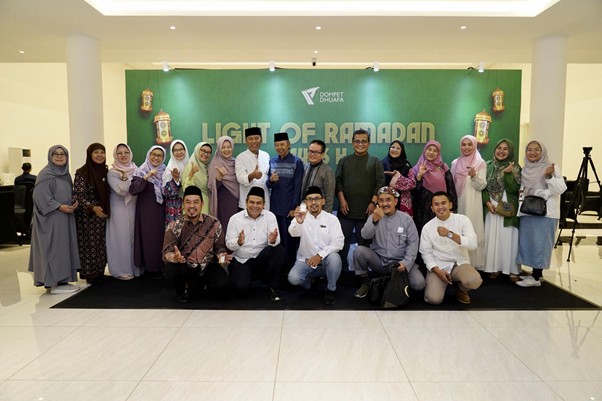 Donatur Dompet Dhuafa memberikan testimoninya pada perhelatan “Light of Ramadan 1446 H: Gathering dan Buka Puasa Bersama” para donatur, mitra kolaborator, dan media sahabat kebaikan Dompet Dhuafa di Aula At-Taqwa Sriwijaya, Jakarta Selatan, Rabu (19/03/2025).