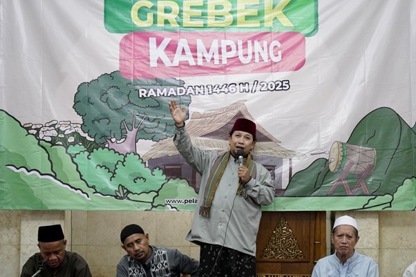 Tausiyah oleh Ust. Ahmad Shonhaji selaku Direktur YSMI Dompet Dhuafa dalam rangkaian Grebek Kampung Ramadan 1446 H di Masjid Al Hidayah Jalan Tanjung Sanyang RT 06/RW 08, Cawang, Jakarta Timur yang berlangsung pada Kamis (21/03/2025).