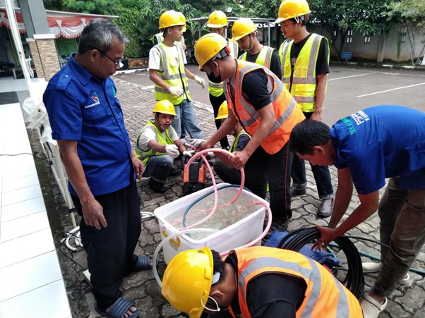 Para peserta pelatihan teknisi AC angkatan ke-8 IK Dompet Dhuafa & BPKH dalam pelatihan praktik langsung bersama Panasonic Gobel di Jakarta Timur, Maret 2025.